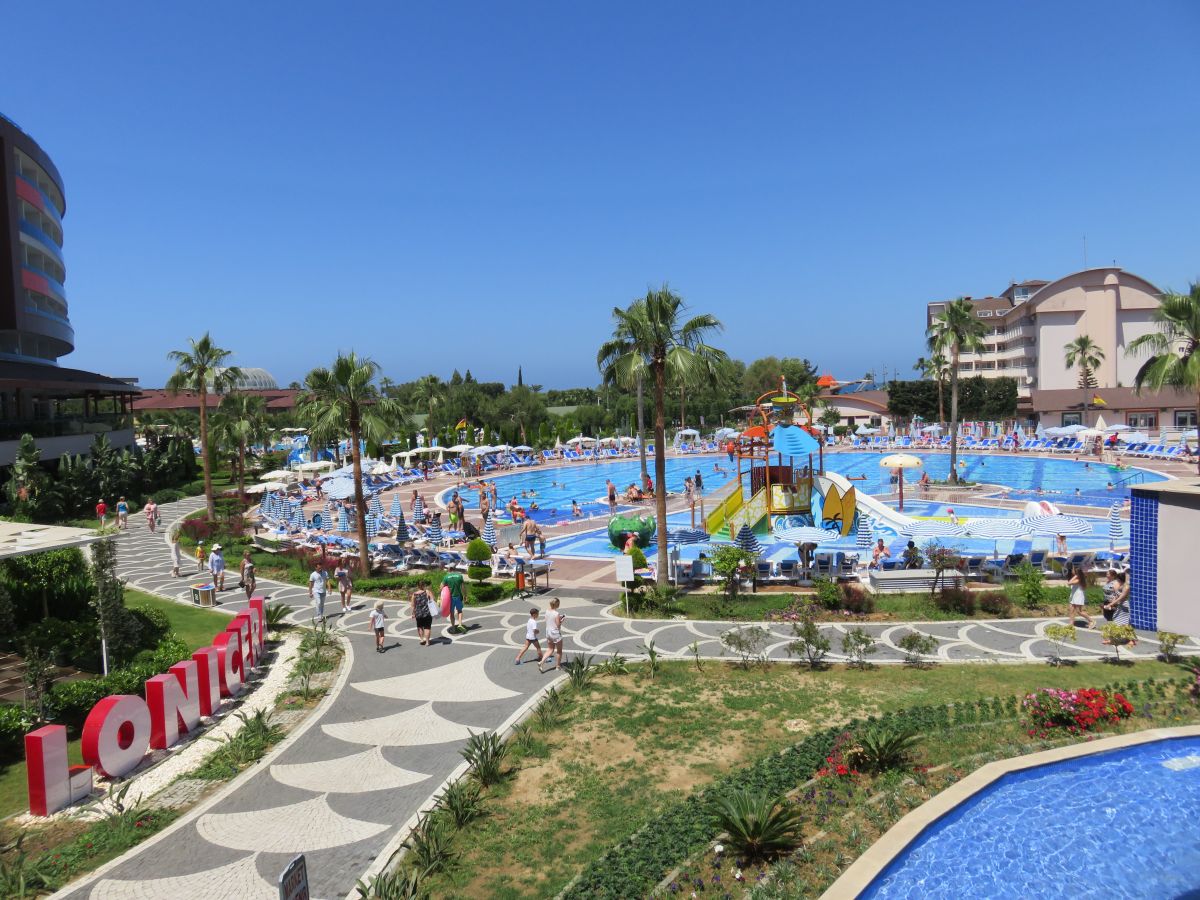 imagini hotel LONICERA RESORT